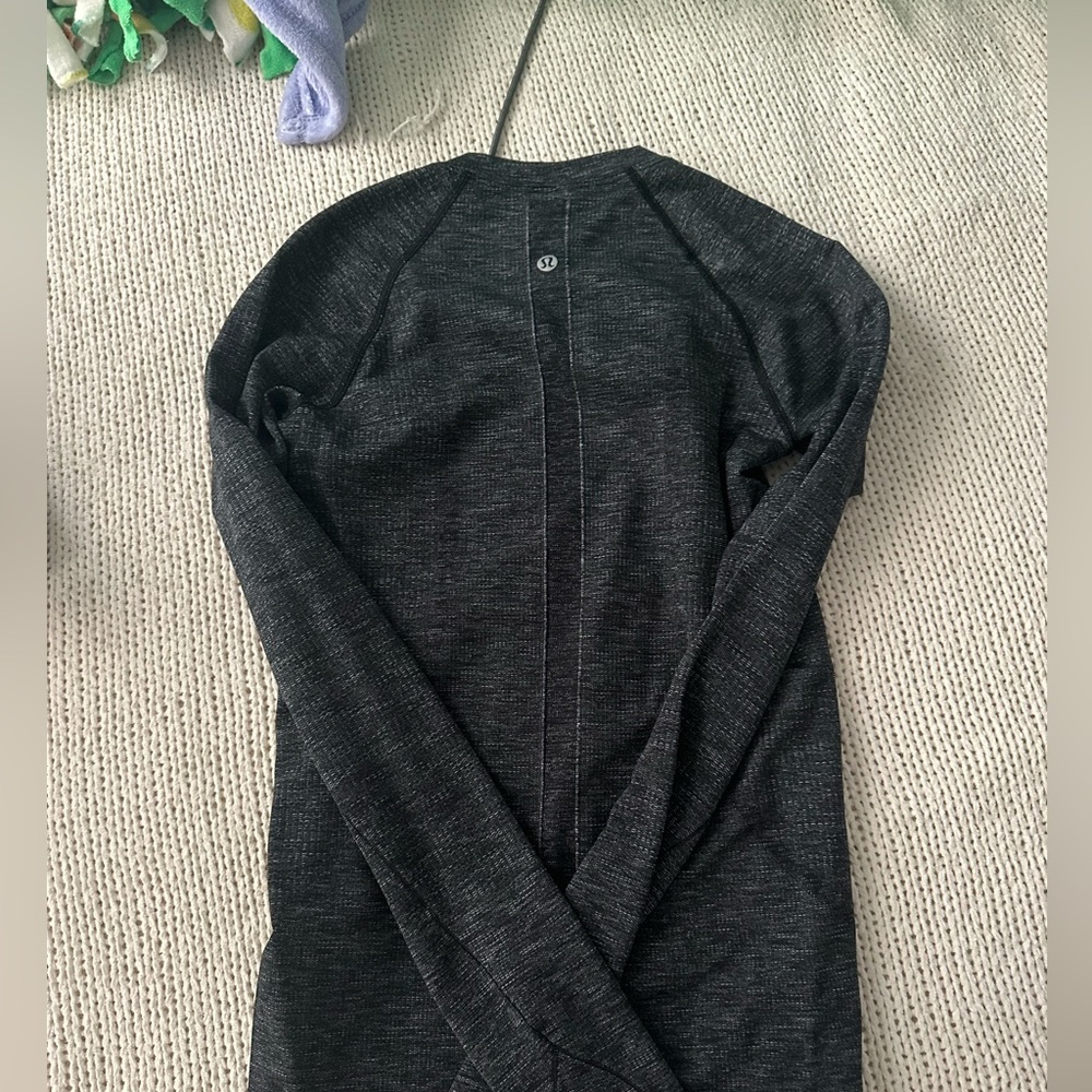 Swiftly Tech Long Sleeve Heathered Black